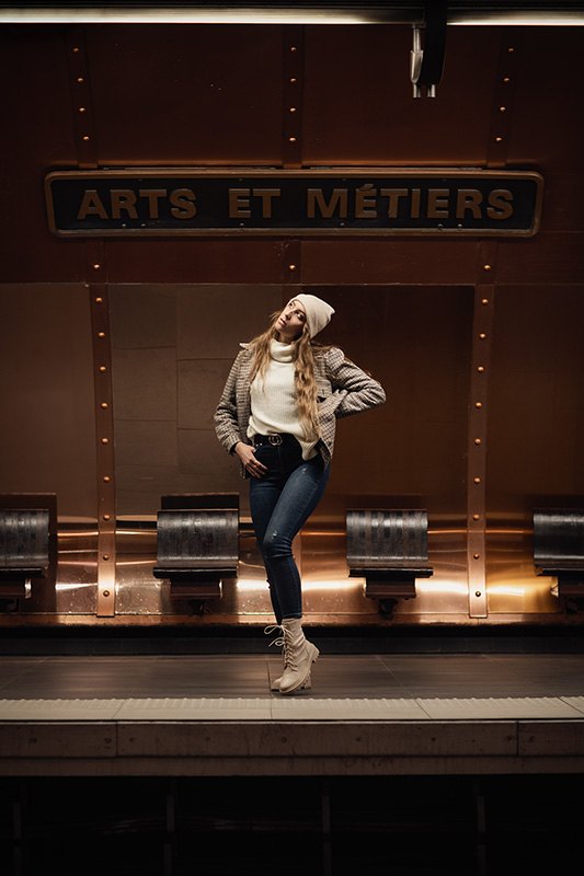 Séverine / Photo Shooting 16 / Station de métro Arts et Métiers - Paris /  Frédéric Eltschinger